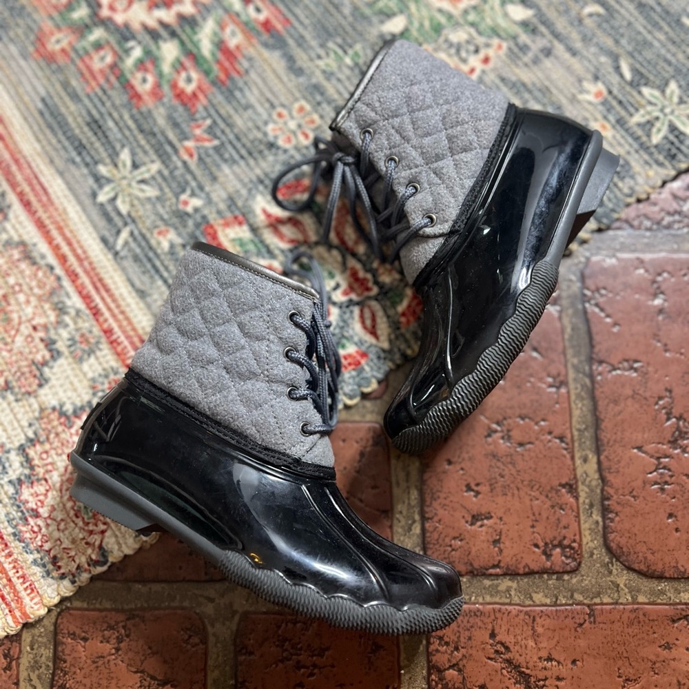 Quilted waterproof duck boots